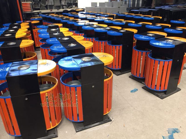 戶(hù)外橢圓鋼木分類(lèi)垃圾桶工廠(chǎng)批量生產(chǎn)圖